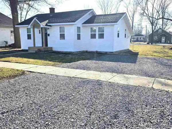 312 Lincoln Avenue, Flora, IL 62839