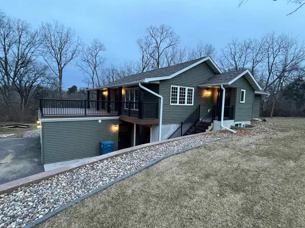 25130 Valley Dr Drive, Bettendorf, IA 52722