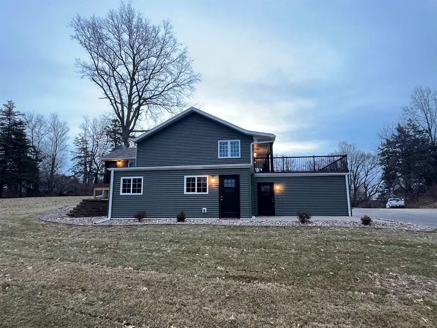 25130 Valley Dr Drive, Bettendorf, IA 52722 - Image #2