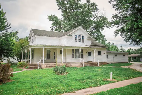 106 E Washington Street, Mendon, IL 62351