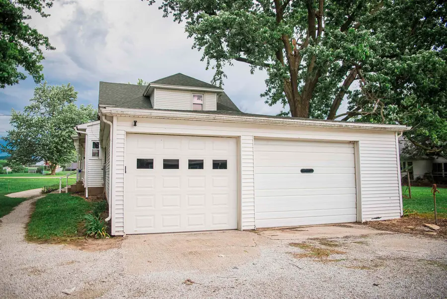 106 E Washington Street, Mendon, IL 62351 - #2