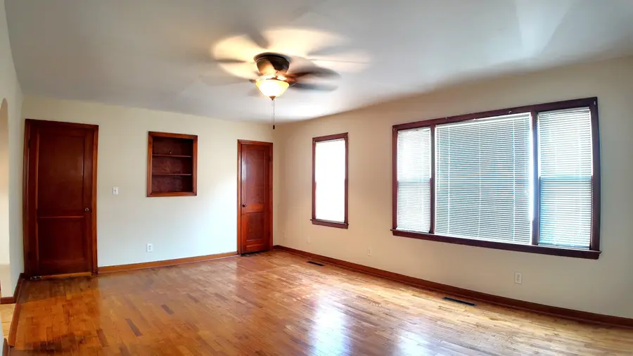 420 N Mississippi Street, Pittsfield, IL 62363 - #3