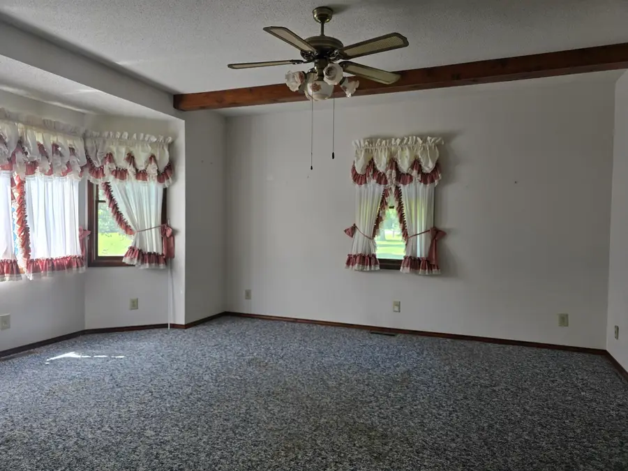 237 W Locust Street, Carthage, IL 62321 - #2