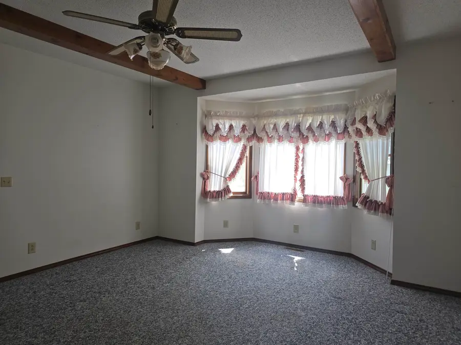 237 W Locust Street, Carthage, IL 62321 - #3