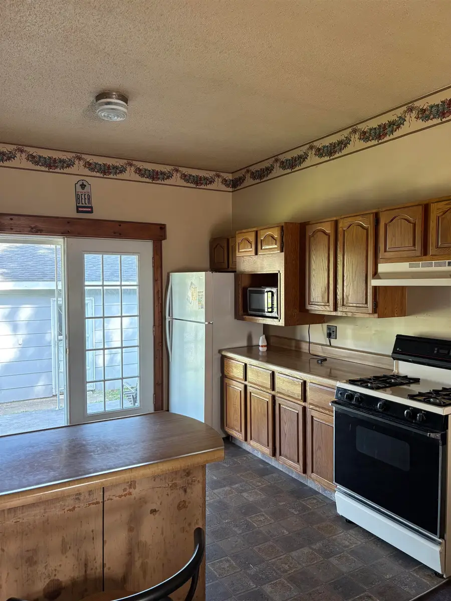 428 N Walnut Street N, Versailles, IL 62378 - #2