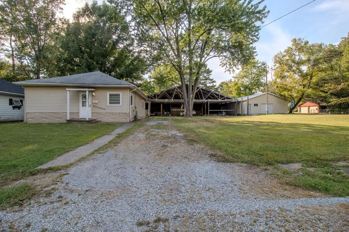 905 S Mcclelland Street, West Frankfort, IL 62896 - #1