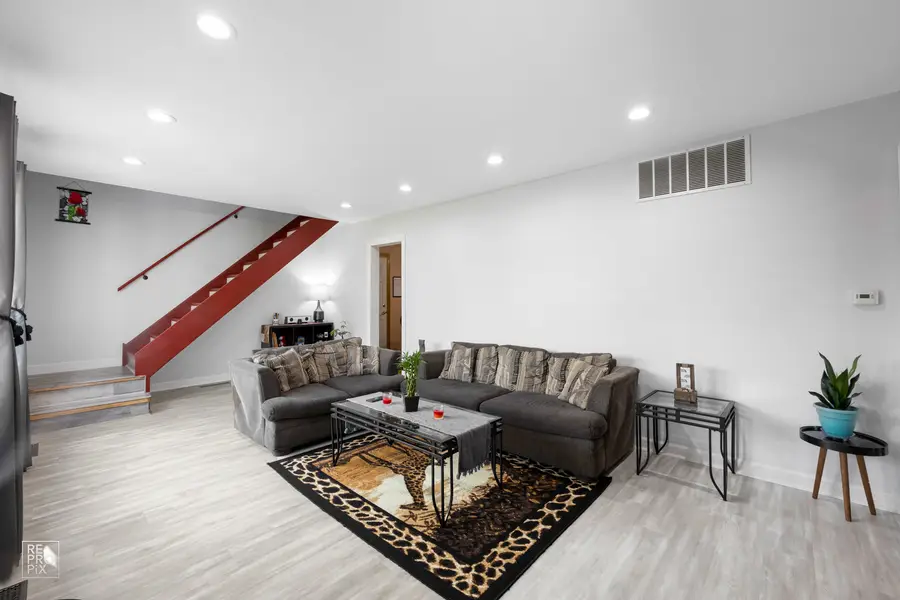 11554 S Neenah Avenue, Worth, IL 60482 - Image #2