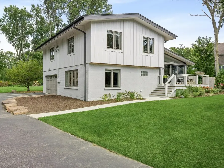 1525 W Wiesbrook Road, Wheaton, IL 60189 - #2