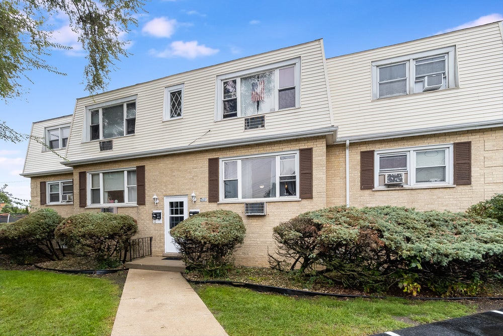 4601 Vernon Avenue, Brookfield, IL 60513 ERA