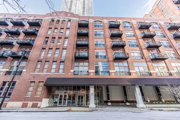 360 W Illinois Street #424, Chicago, IL 60654