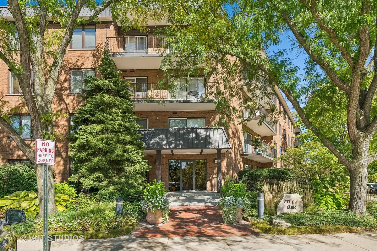 711 Oak Street #106, Winnetka, IL 60093 - #1