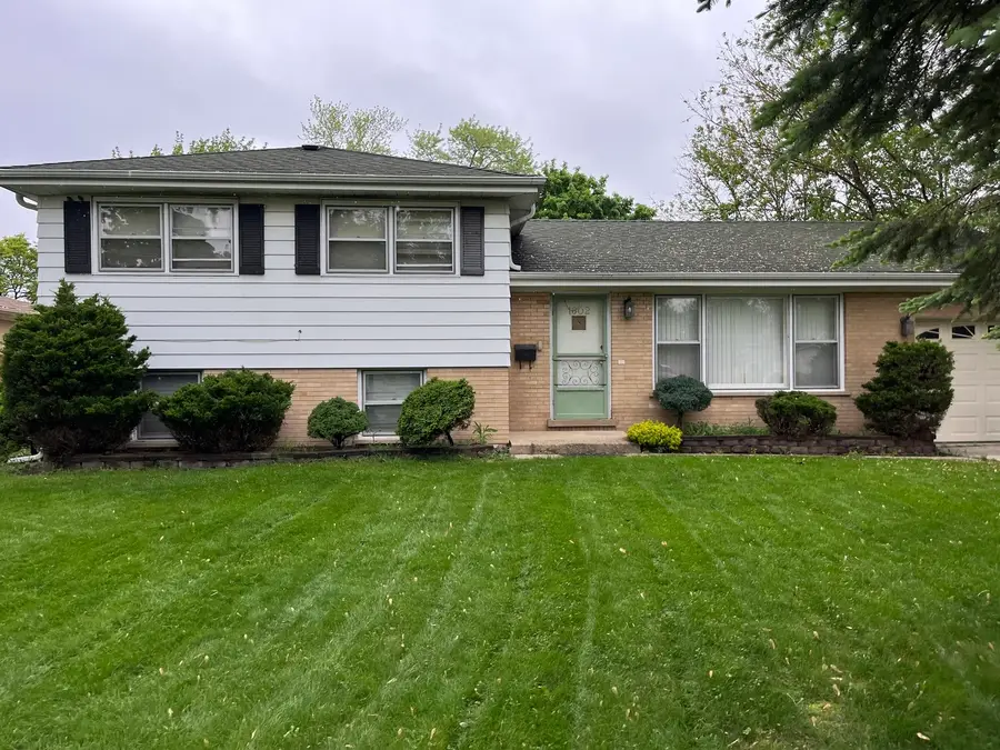 1602 W Willow Lane, Mount Prospect, IL 60056 - Image #2