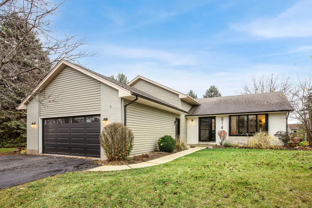 814 Roger Road, Woodstock, IL 60098 - Image #1