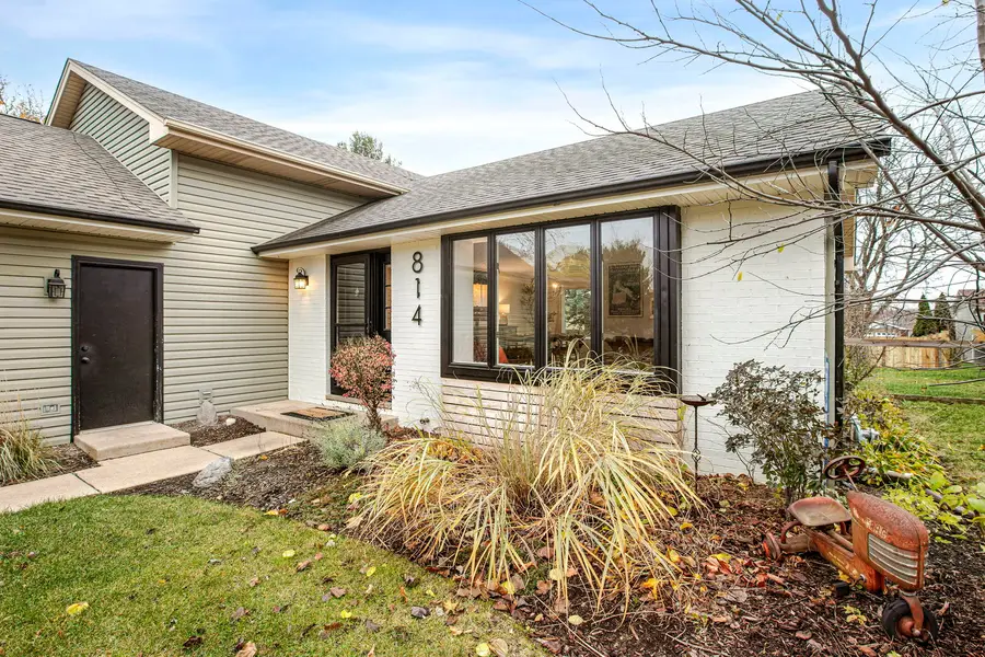 814 Roger Road, Woodstock, IL 60098 - Image #2