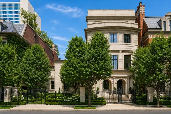 460 W Huron Street, Chicago, IL 60654