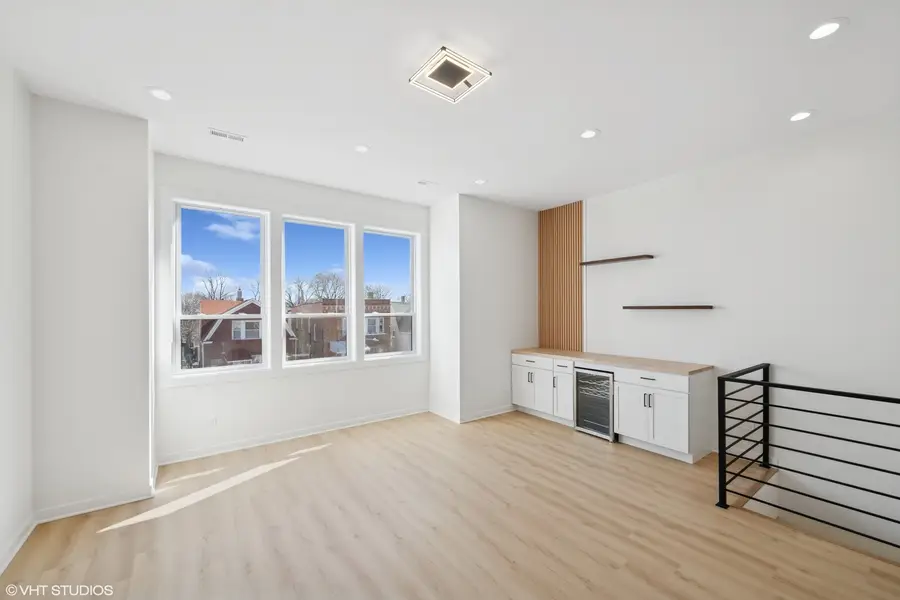 1052 N Central Park Avenue, Chicago, IL 60651 - Image #2