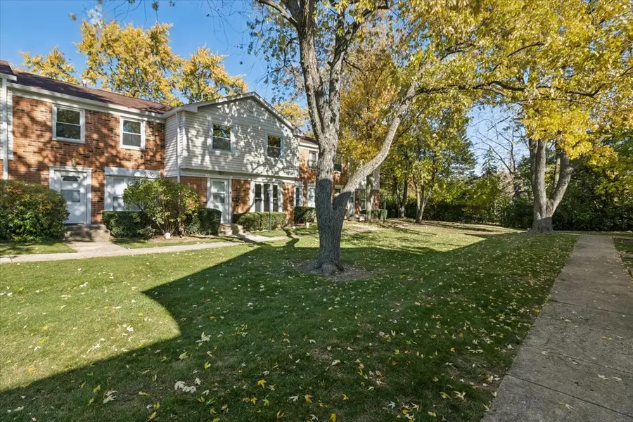 2074 Essex Court #2074, Streamwood, IL 60107 - Image #2