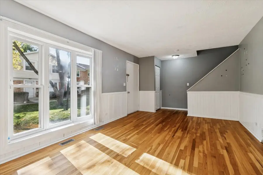 2074 Essex Court #2074, Streamwood, IL 60107 - Image #3