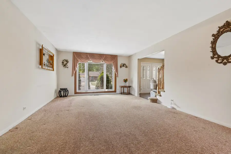 1016 W Brittany Drive, Arlington Heights, IL 60004 - #2
