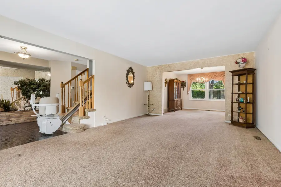 1016 W Brittany Drive, Arlington Heights, IL 60004 - #3