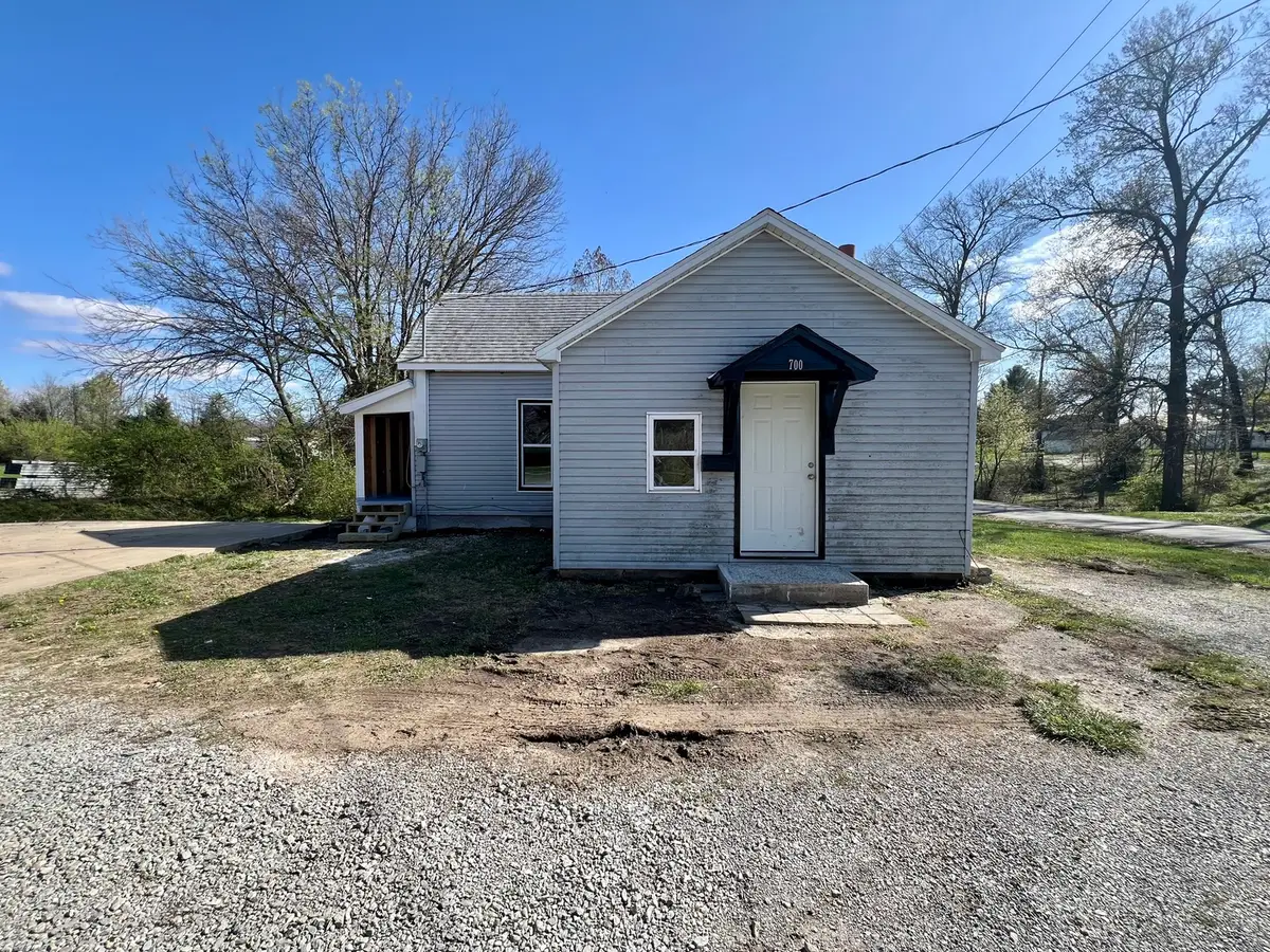 700 E Marion Street, Newton, IL 62448 - Image #1
