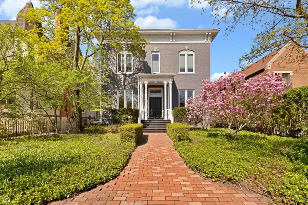 Address Withheld By Seller, Chicago, IL 60637