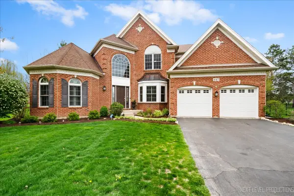 447 Lake Run Court, North Aurora, IL 60542