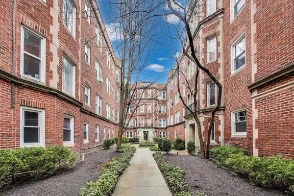 1411 W Farwell Avenue #E2, Chicago, IL 60626