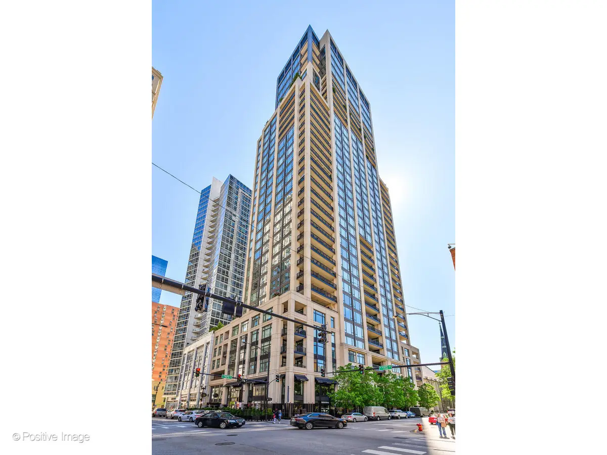 9 W Walton Street #1501, Chicago, IL 60610 - Image #1