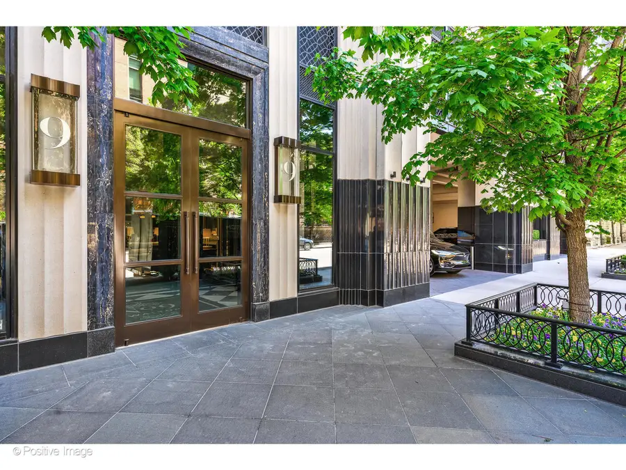9 W Walton Street #1501, Chicago, IL 60610 - Image #2