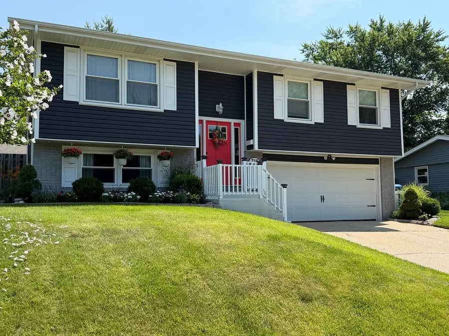 716 S 9th Avenue, Saint Charles, IL 60174 - #2