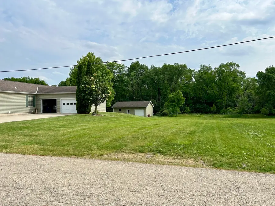 511 W Washington Street, Utica, IL 61373 - #2