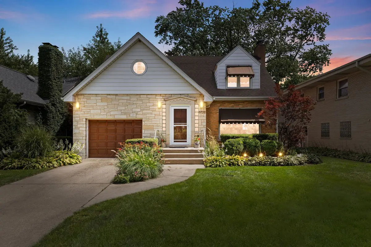 6709 N Ramona Avenue, Lincolnwood, IL 60712 - Image #1