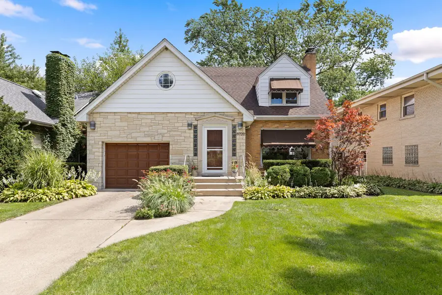 6709 N Ramona Avenue, Lincolnwood, IL 60712 - Image #2