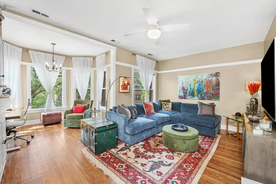716 W Barry Avenue #3, Chicago, IL 60657 - #2