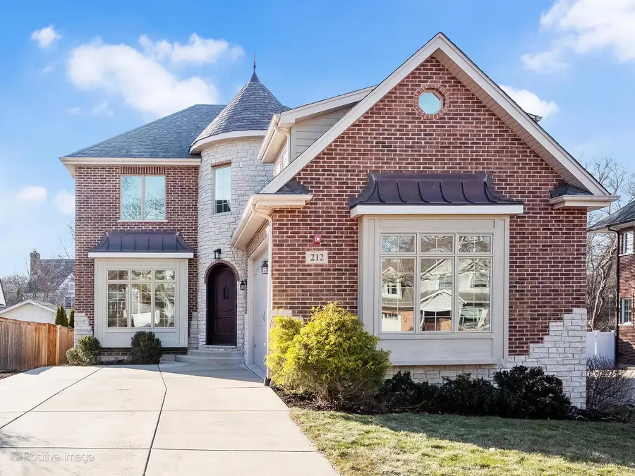 212 Holmes Avenue, Clarendon Hills, IL 60514 - #2