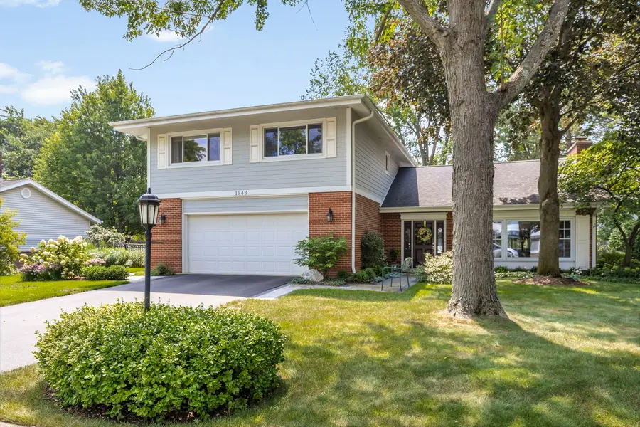 1943 Sunnyside Circle, Northbrook, IL 60062 - Image #2