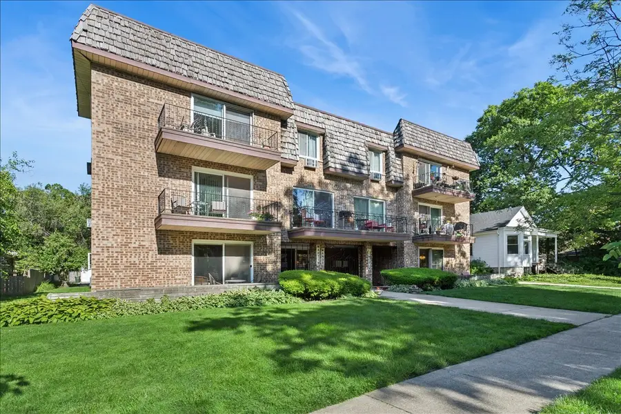 69 Lincoln Avenue #1S, Riverside, IL 60546 - #2