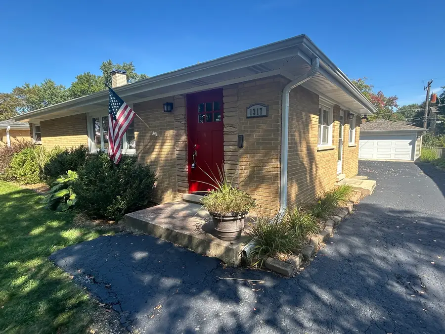 1317 N Mitchell Avenue, Arlington Heights, IL 60004 - Image #2