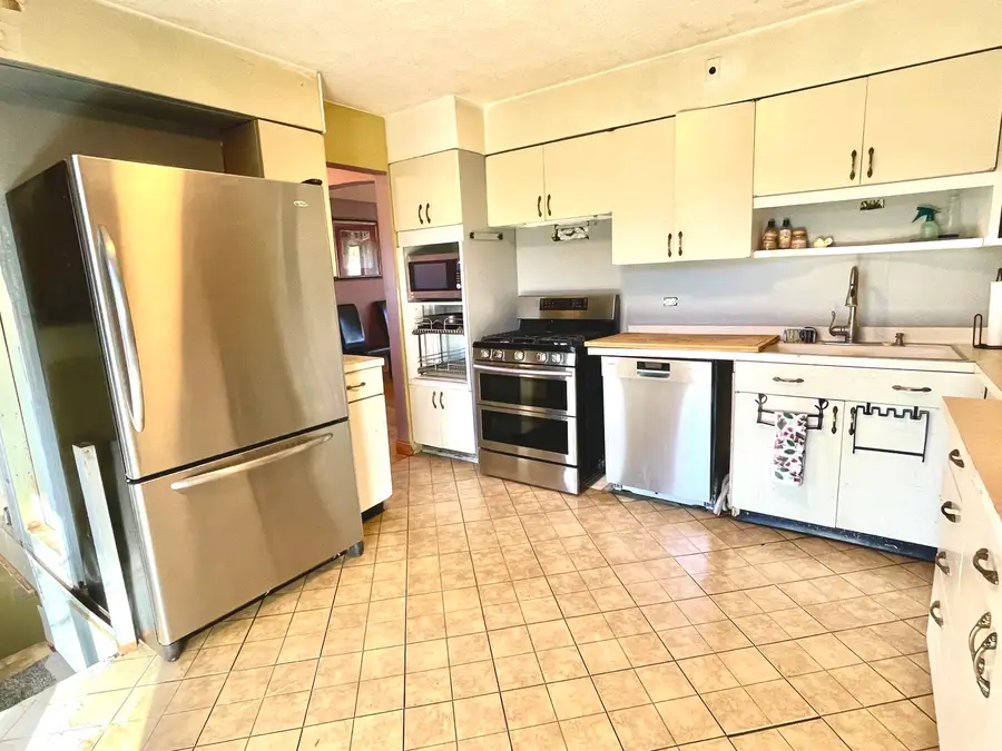 1214 N Crabtree Lane, Mount Prospect, IL 60056 - Image #2