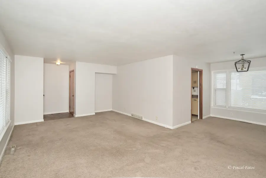 Address Withheld By Seller, Elgin, IL 60123 - Image #3