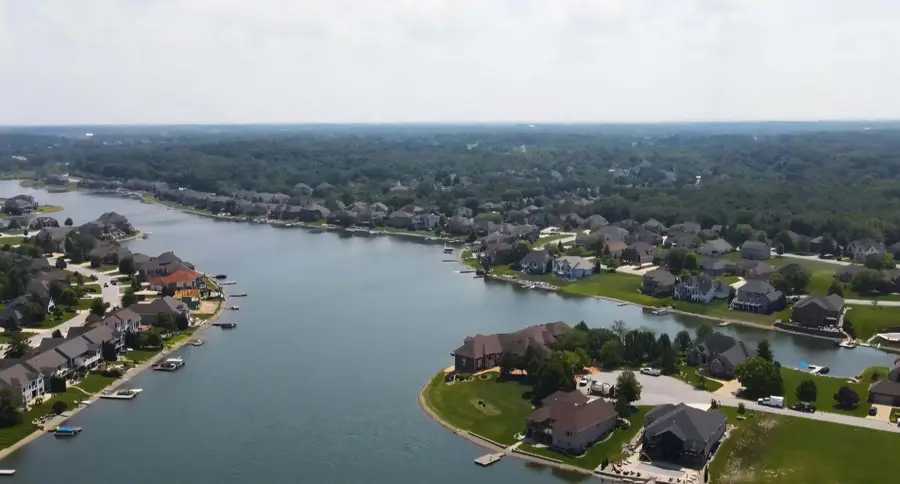 8130 Lakeview Court, Winfield, IN 46307 - Image #3