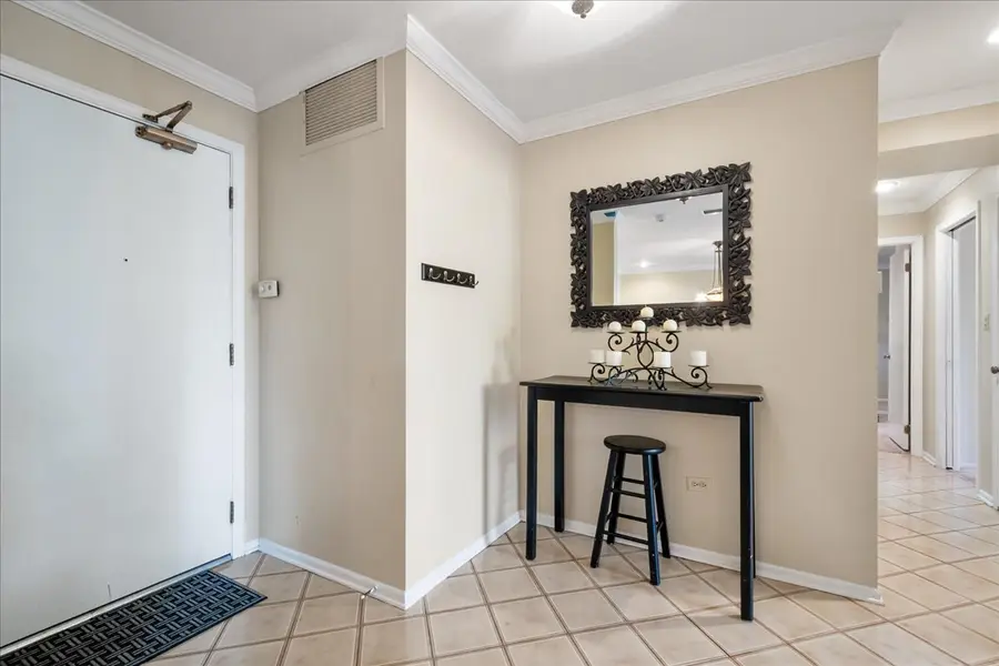 6400 N Cicero Avenue #410, Lincolnwood, IL 60712 - Image #2