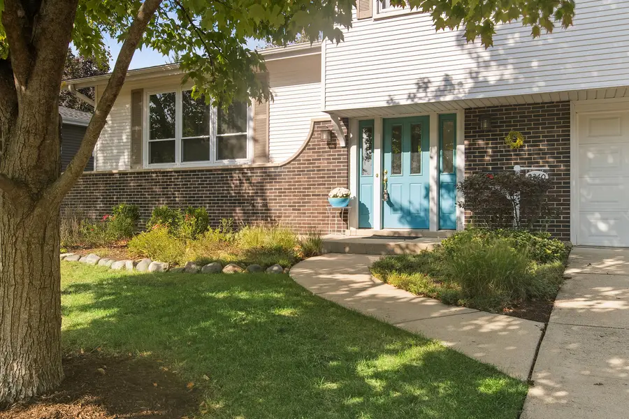 2340 N Lafayette Street, Arlington Heights, IL 60004 - Image #2