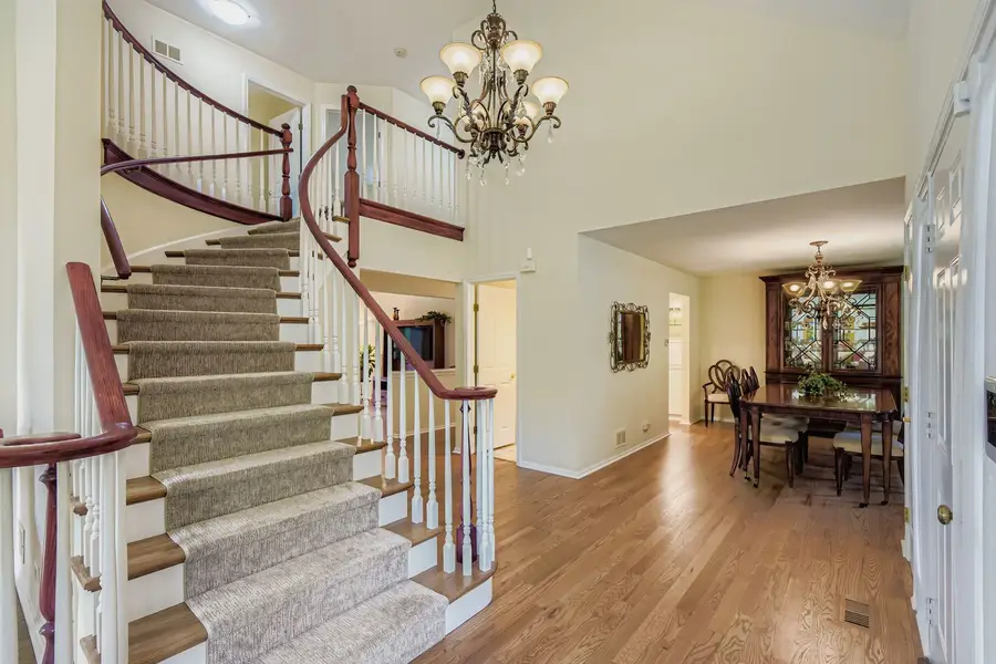 555 Coventry Lane, Buffalo Grove, IL 60089 - Image #2