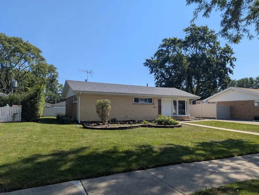 8927 Belleforte Avenue, Morton Grove, IL 60053 - Image #2
