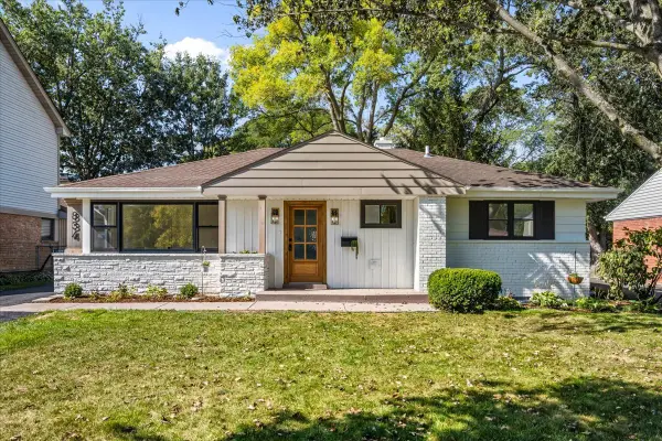 834 Meadowlark Lane, Glenview, IL 60025