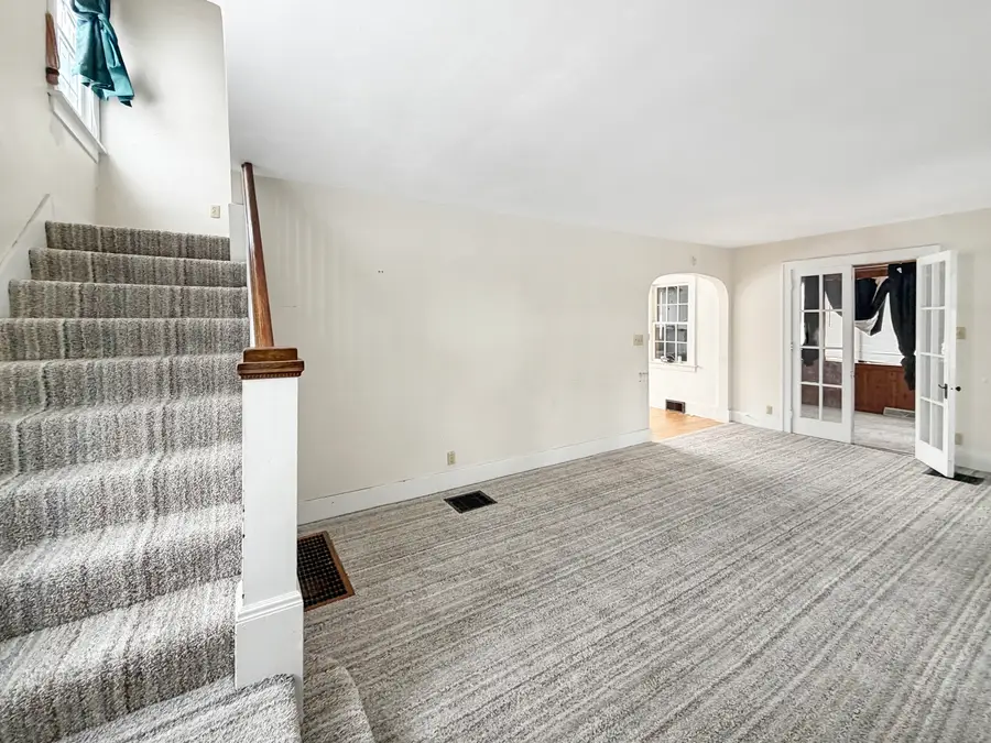 727 E Garden Street, Freeport, IL 61032 - #3