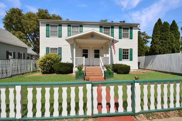 611 W Locust Street, Bloomington, IL 61701