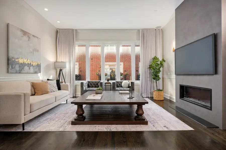 838 W Ancona Street, Chicago, IL 60642 - Image #2